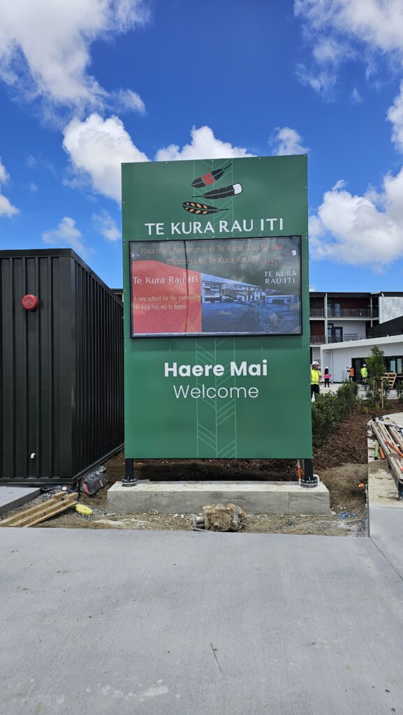 TKRI School digital sign